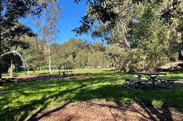 Picnic table