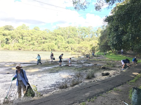 HarbourCare volunteers collecting litter