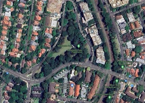 Aerial and satellite view of Canberra Avenue and Newlands Park